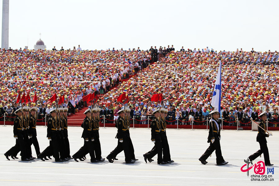 9月3日，中國人民抗日戰(zhàn)爭暨世界反法西斯戰(zhàn)爭勝利70周年紀念大會在北京隆重舉行，有11個國家派方隊、6個國家派代表隊來華參加閱兵。圖為俄羅斯聯(lián)邦武裝力量方隊通過天安門廣場